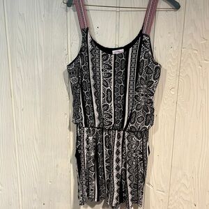 Xhilaration Romper Size Medium